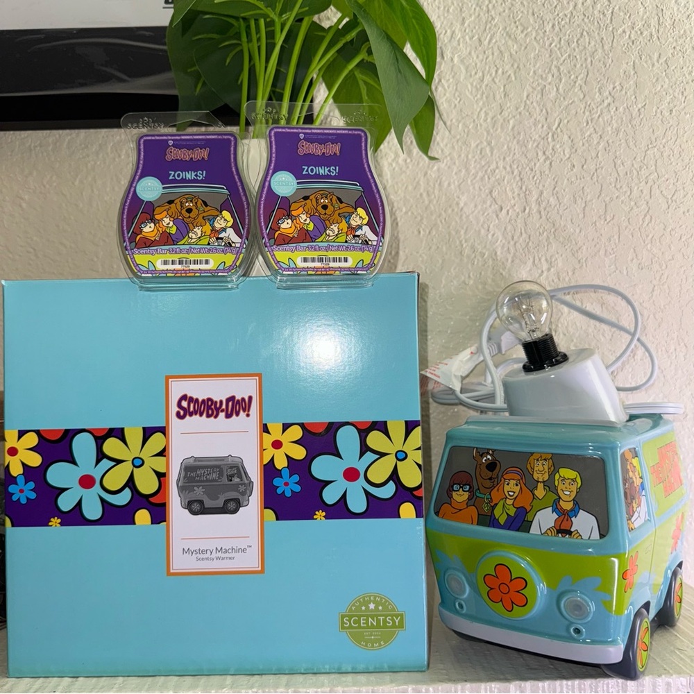 Scentsy Scooby Doo Mystery Machine Wax Warmer RETIRED/SOLD OUT + 2 Zoinks Bars